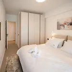 Lotus 140 In Odyssey Pool & Spa-parking * Mamaia