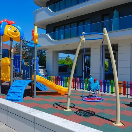 Lotus 140 In Odyssey Pool & Spa-parking * Mamaia