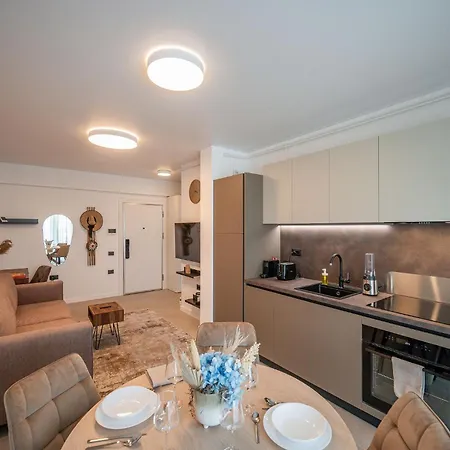 Luxury 140 In Odyssey Pool & Spa-parking * Mamaia