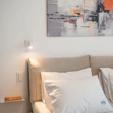 Luxury 140 In Odyssey Pool & Spa-parking