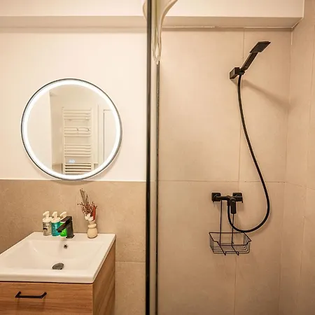 Lotus 140 In Odyssey Pool & Spa-parking *