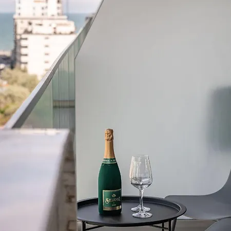 Lotus 140 In Odyssey Pool & Spa-parking