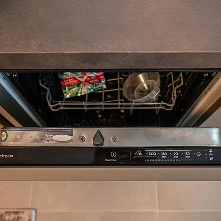 Lotus 140 In Odyssey Pool & Spa-parking *