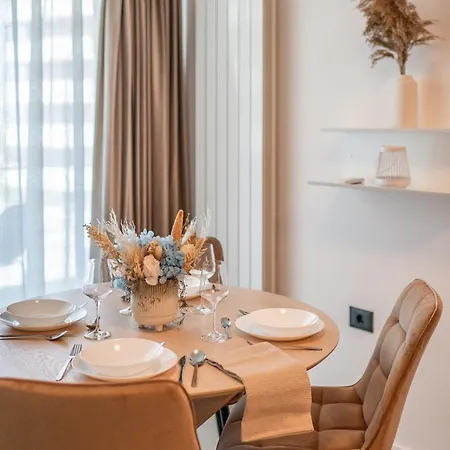 Lotus 140 In Odyssey Pool & Spa-parking * Mamaia